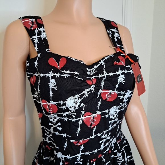 Dead Threads Goth Dress Zipper Broken Heart Skull Barbed Wire Emo Alt Open Back - Picture 2 of 11